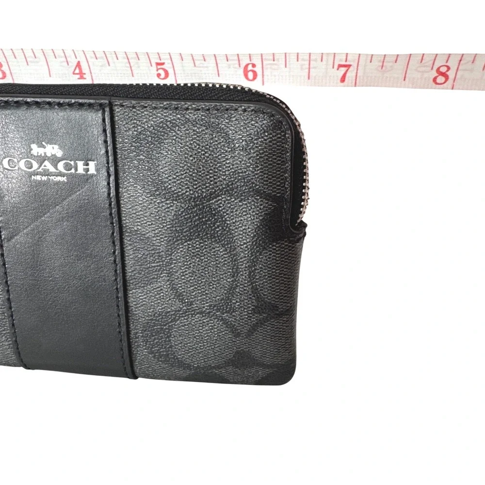 Coach Signature‎ Canvas Corner Zip Wristlet
